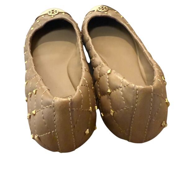 Tory Burch Kaitlin Taupe Gold Cap Toe Studded Medallion Slip On Ballet Flats 6.5 - Picture 7 of 9